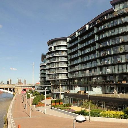 1 Bedroom In Chelsea Bridge Wharf Londra Esterno foto