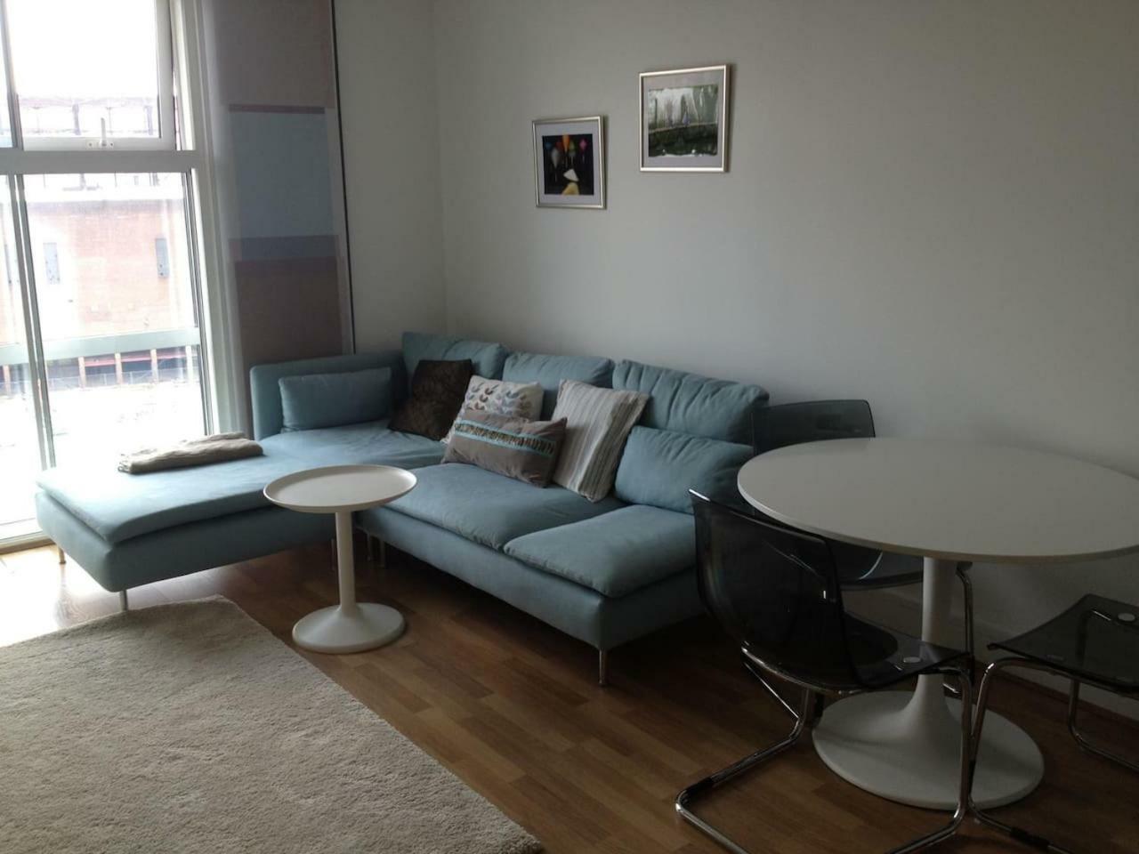 1 Bedroom In Chelsea Bridge Wharf Londra Esterno foto